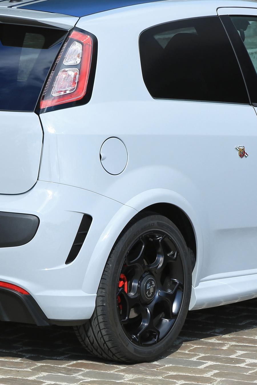 Детали экстерьера Abarth Punto SuperSport (199) 2012 года  (фото 4 из 32)